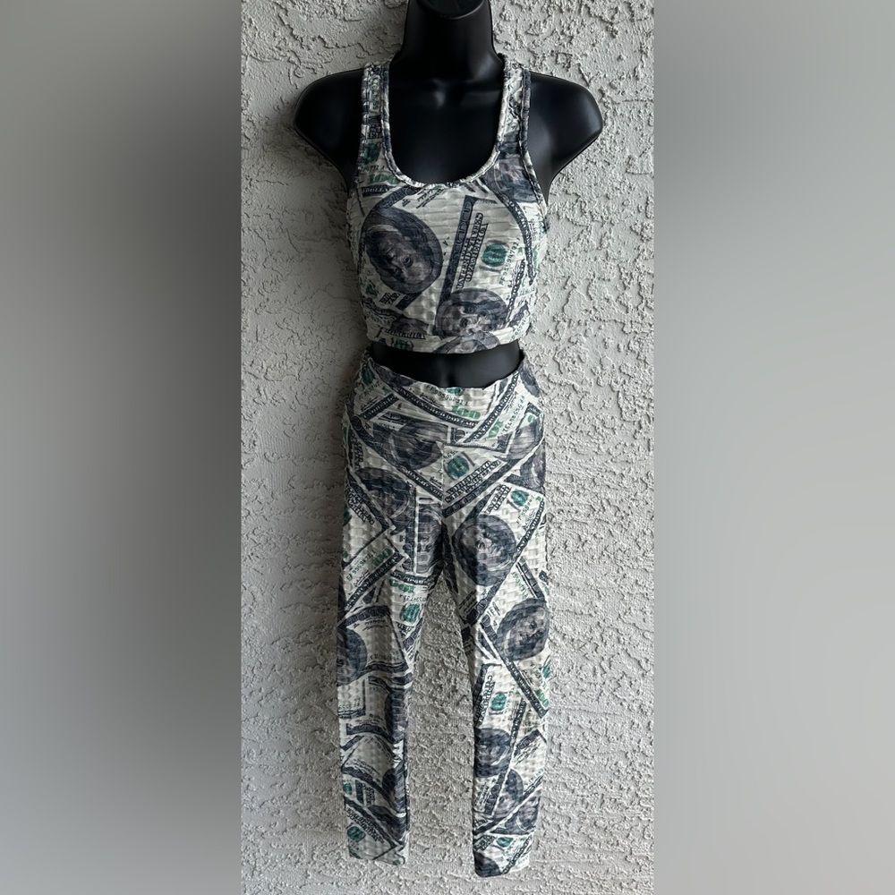 Elite Collection 2-piece set of tank top & leggings with $100 print size small